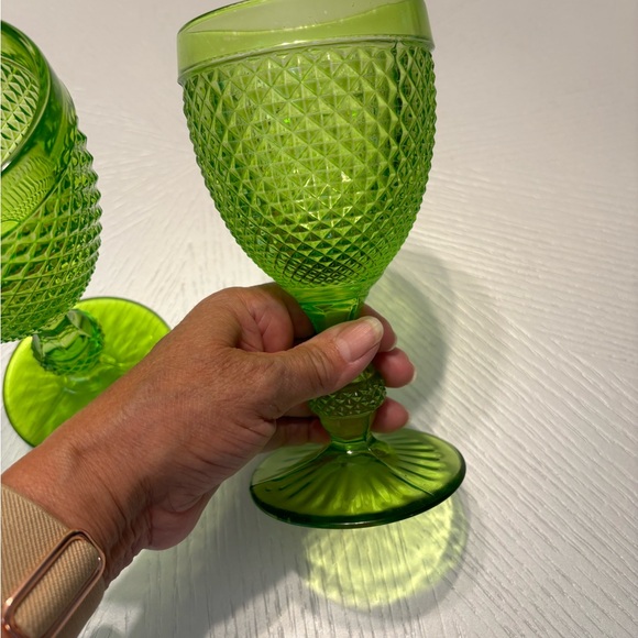 Light Green Diamond Point Wine Glasses Water Goblets Set of 2 - Picture 5 of 13